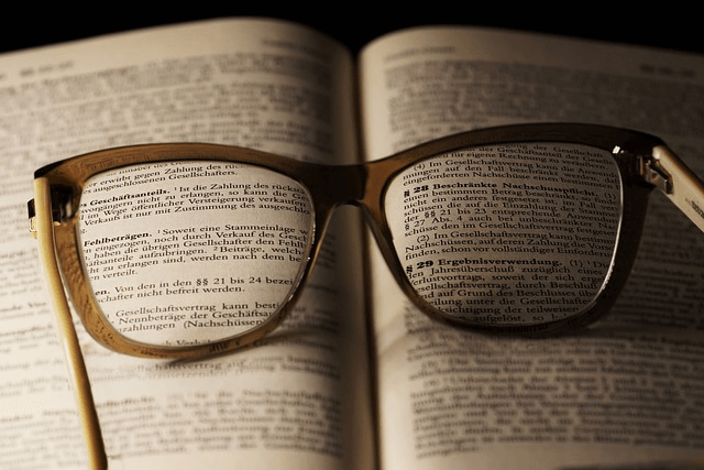 legalność, okulary, książka